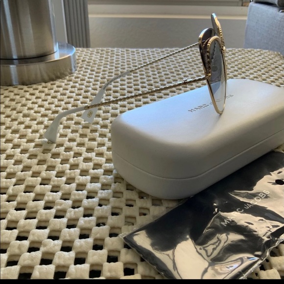 Sunglasses - Picture 5 of 9